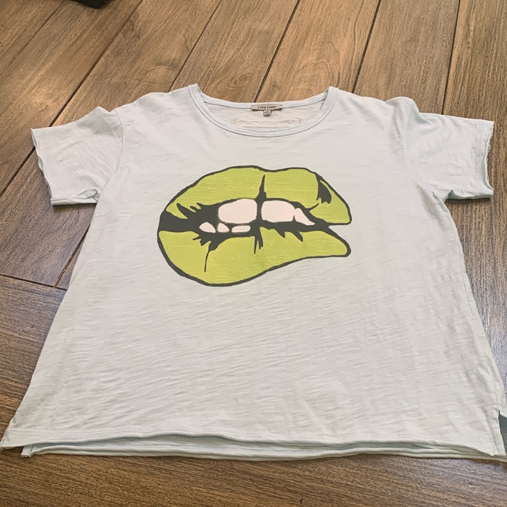 Lisa Todd light blue short sleeve t-shirt with yellow mouth